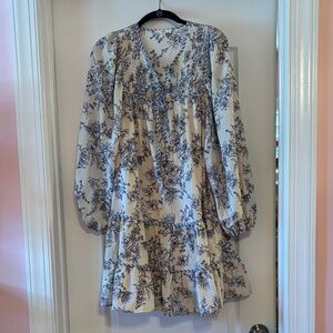 NWOT Entro White and Blue Floral Tiered Long-Sleeve Dress